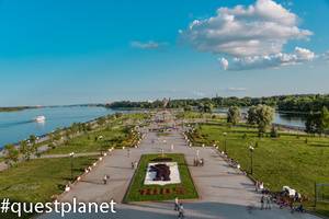 Стрелка и памятник 1000-летию Ярославля