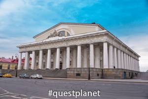 Здание Биржи на Стрелке Васильевского острова