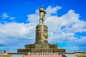 Памятник Валерию Чкалову