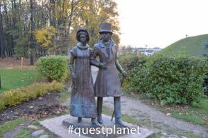 Скульптурная группа «Дмитровчане разных эпох» 