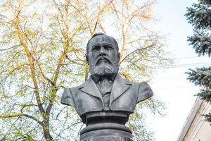 Бюст А. Н. Островского