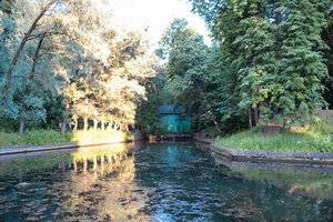 Ванный домик и Екатерининский пруд 