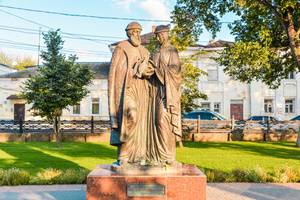 Памятник святым Петру и Февронии