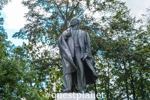 Памятник В. И. Ленину